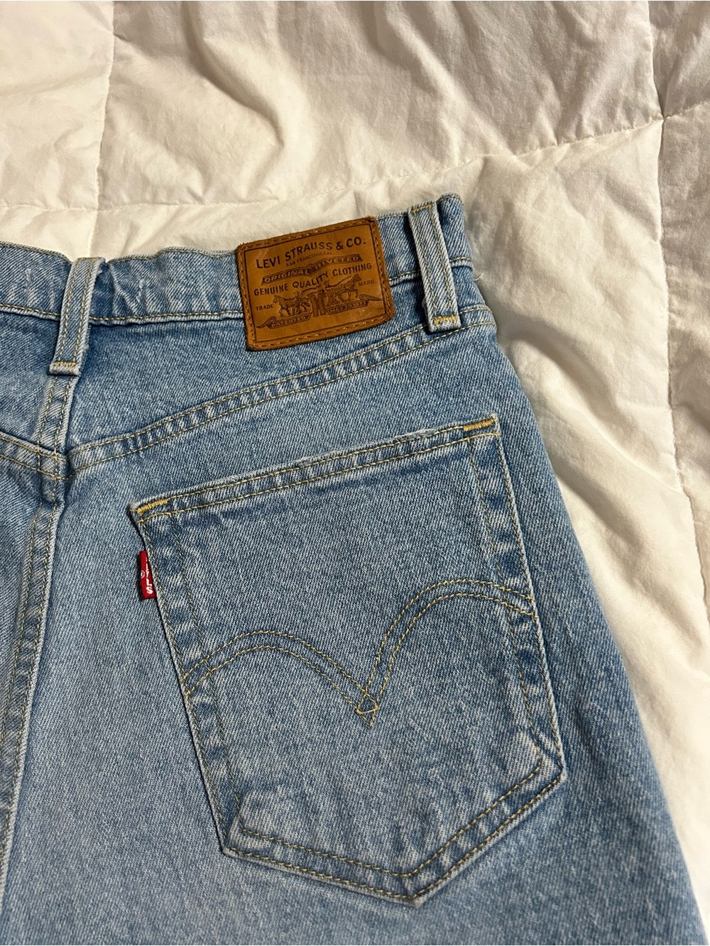 Levis rib cage Denim High-Rise shorts with hand sewn gems size 28 - Picture 10 of 10